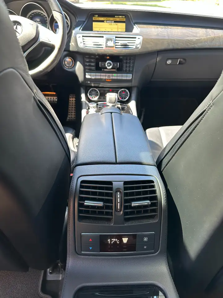 Mercedes-Benz CLS снимка Mercedes-Benz CLS