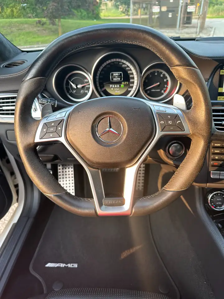 Mercedes-Benz CLS снимка Mercedes-Benz CLS