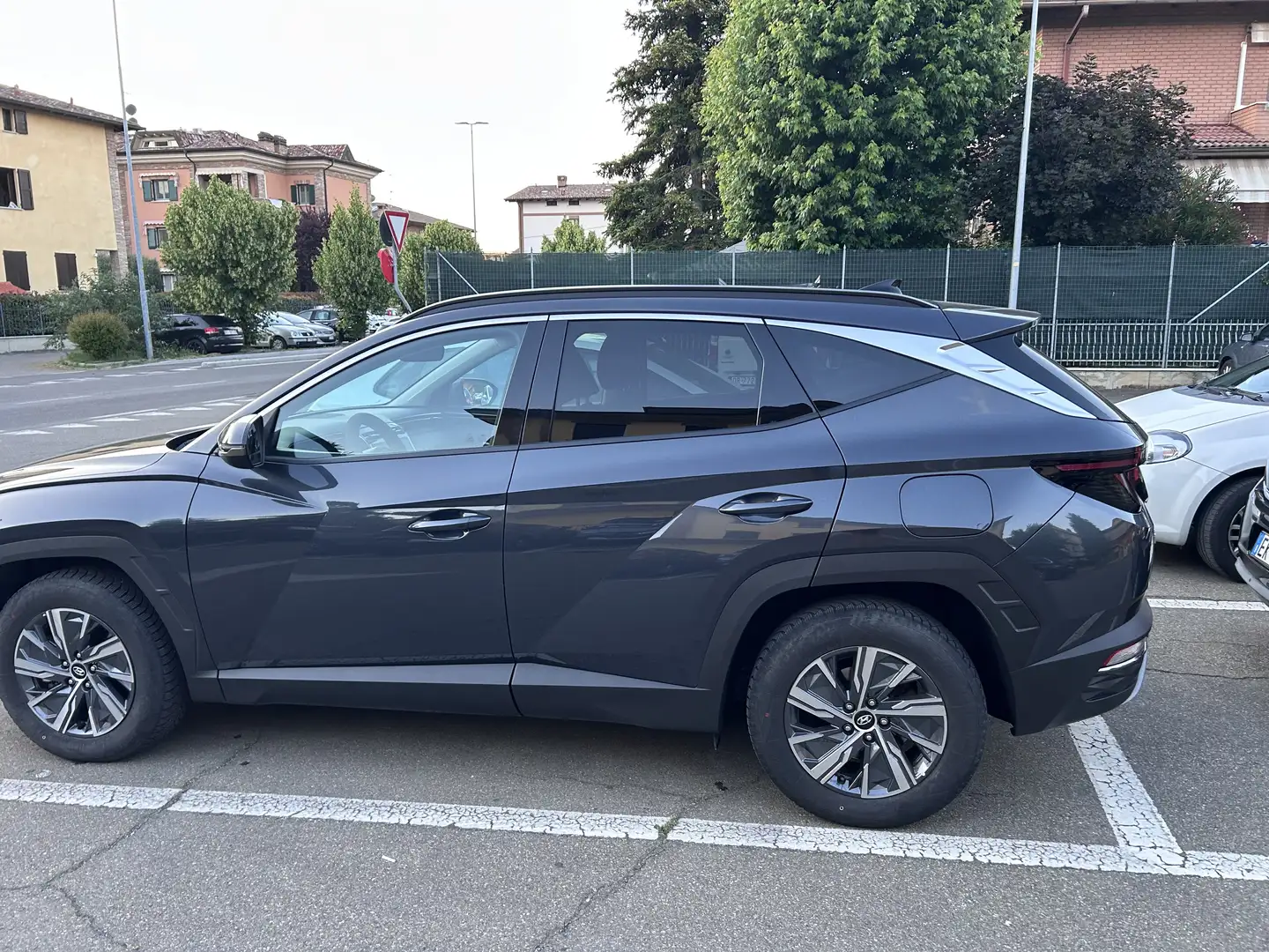 Hyundai TUCSON full hybrid Grau - 2