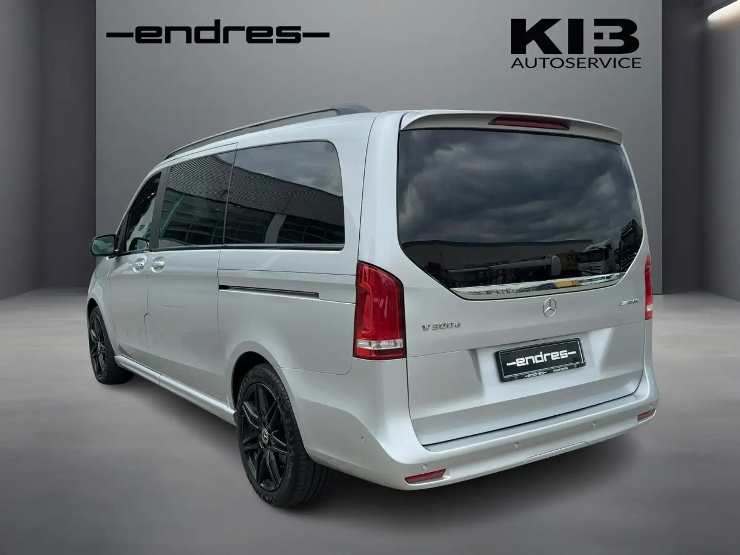 Mercedes-Benz V 300 d 4MATIC lang Exclusive Edition Exclusive+ Zilver - 2