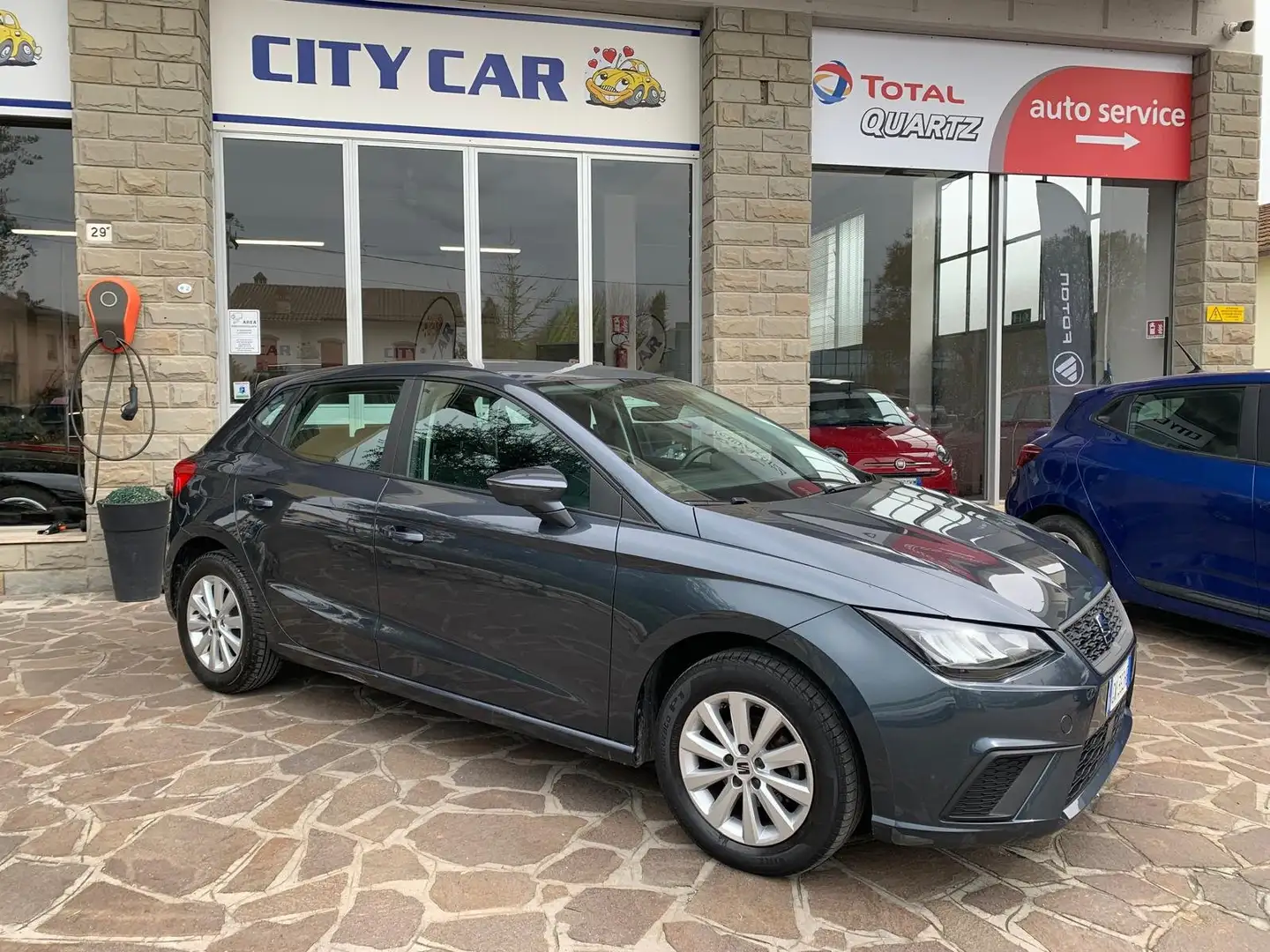 SEAT Ibiza 1.0 ecotsi Style 95cv Gris - 2