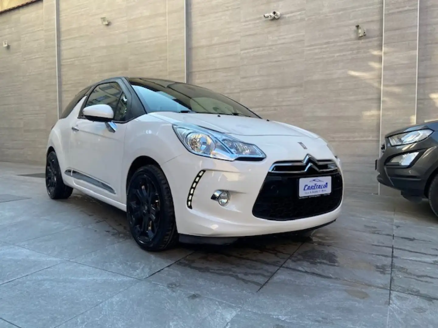 DS Automobiles DS 3 1.6 THP 155 Sport Chic Bílá - 2