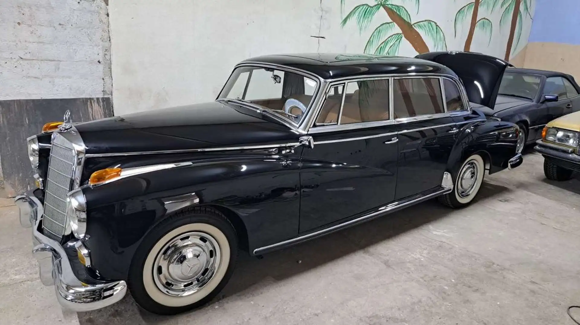 Mercedes-Benz 300 Чорний - 1