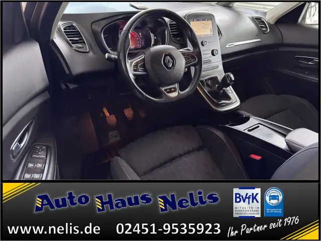 Renault Scenic view 10