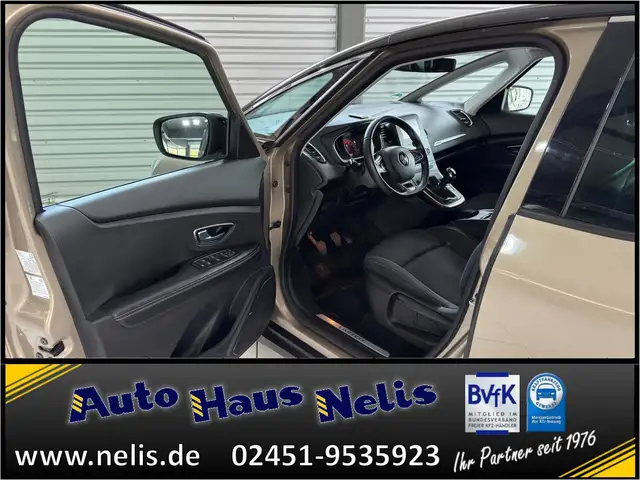 Renault Scenic view 8