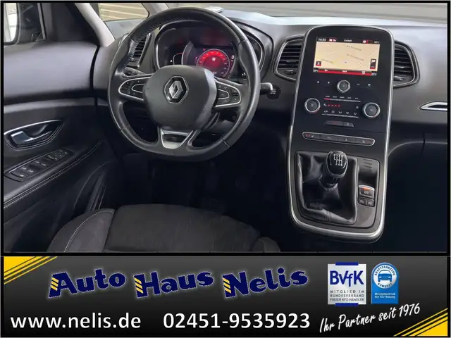 Renault Scenic view 11