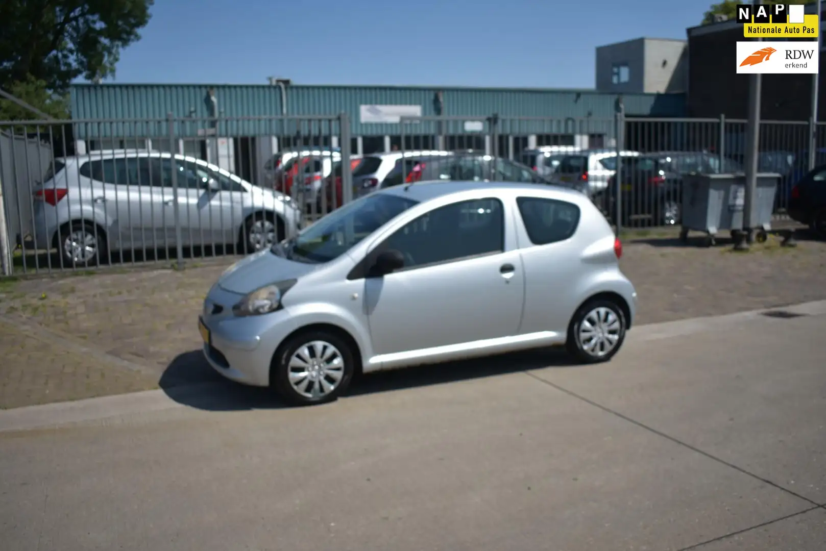 Toyota Aygo 1.0-12V Grijs - 1