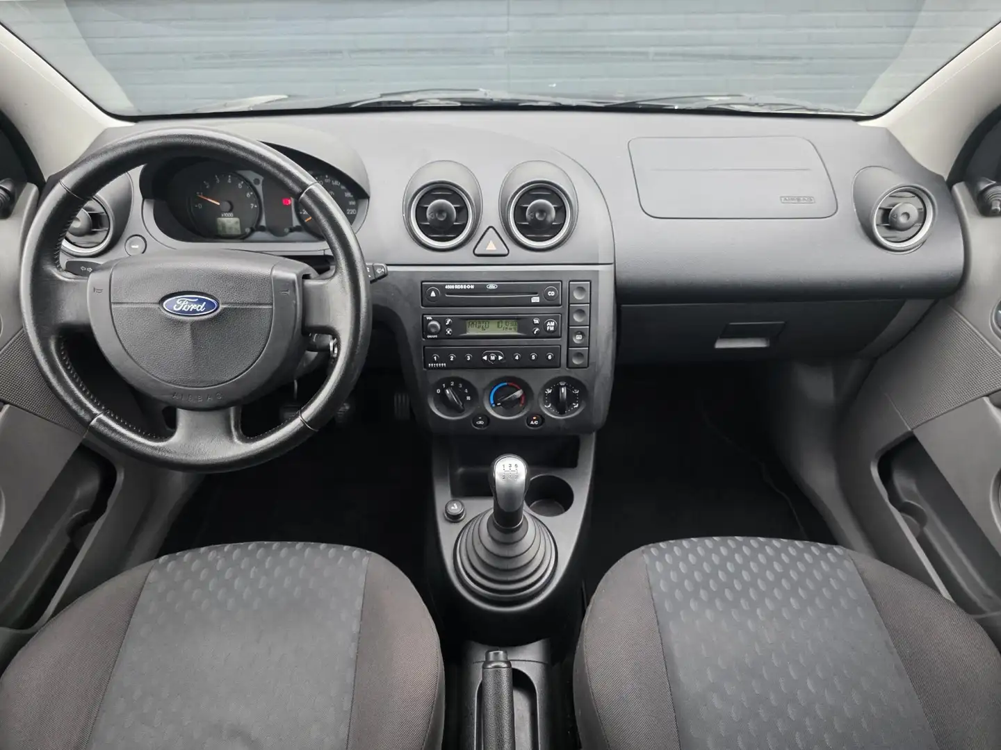 Ford Fiesta 1.6 16V 5 deurs Trend | APK T/M 28-09-2026 | Zwart - 2