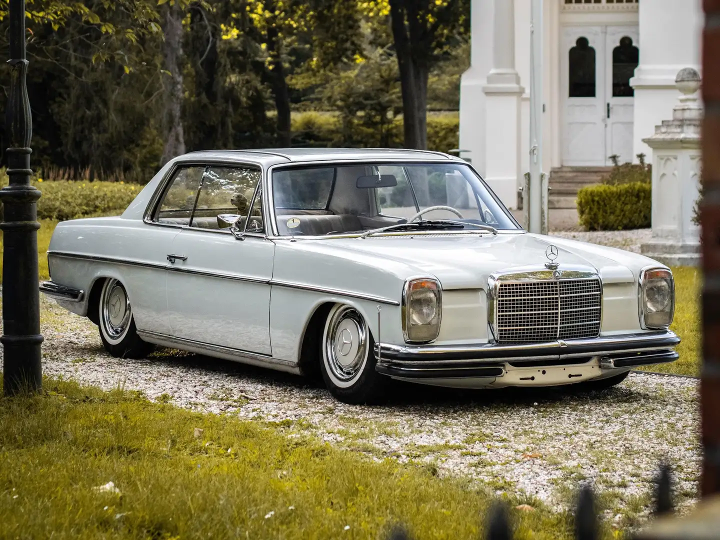 Mercedes-Benz W 114/115 Strich-Acht 250C Coupé 1. Serie – H-Zulassung Weiß - 2
