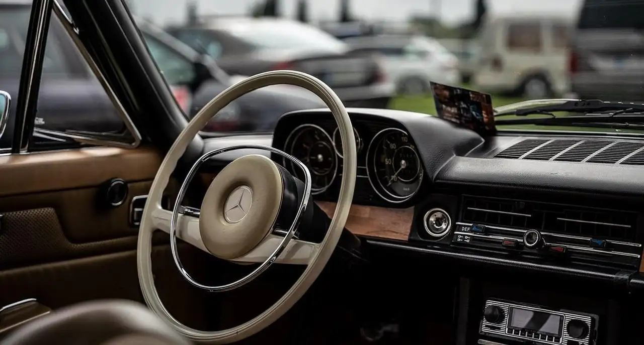 Mercedes-Benz W 114/115 Strich-Acht 250C Coupé 1. Serie – H-Zulassung, foto 10