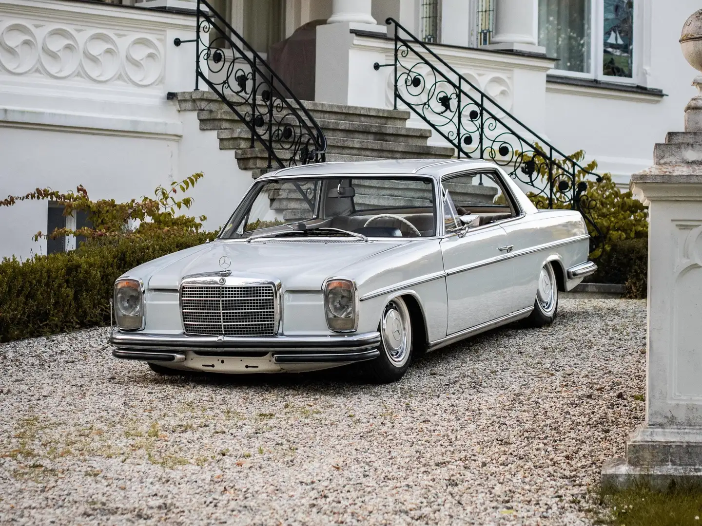 Mercedes-Benz W 114/115 Strich-Acht 250C Coupé 1. Serie – H-Zulassung Weiß - 1