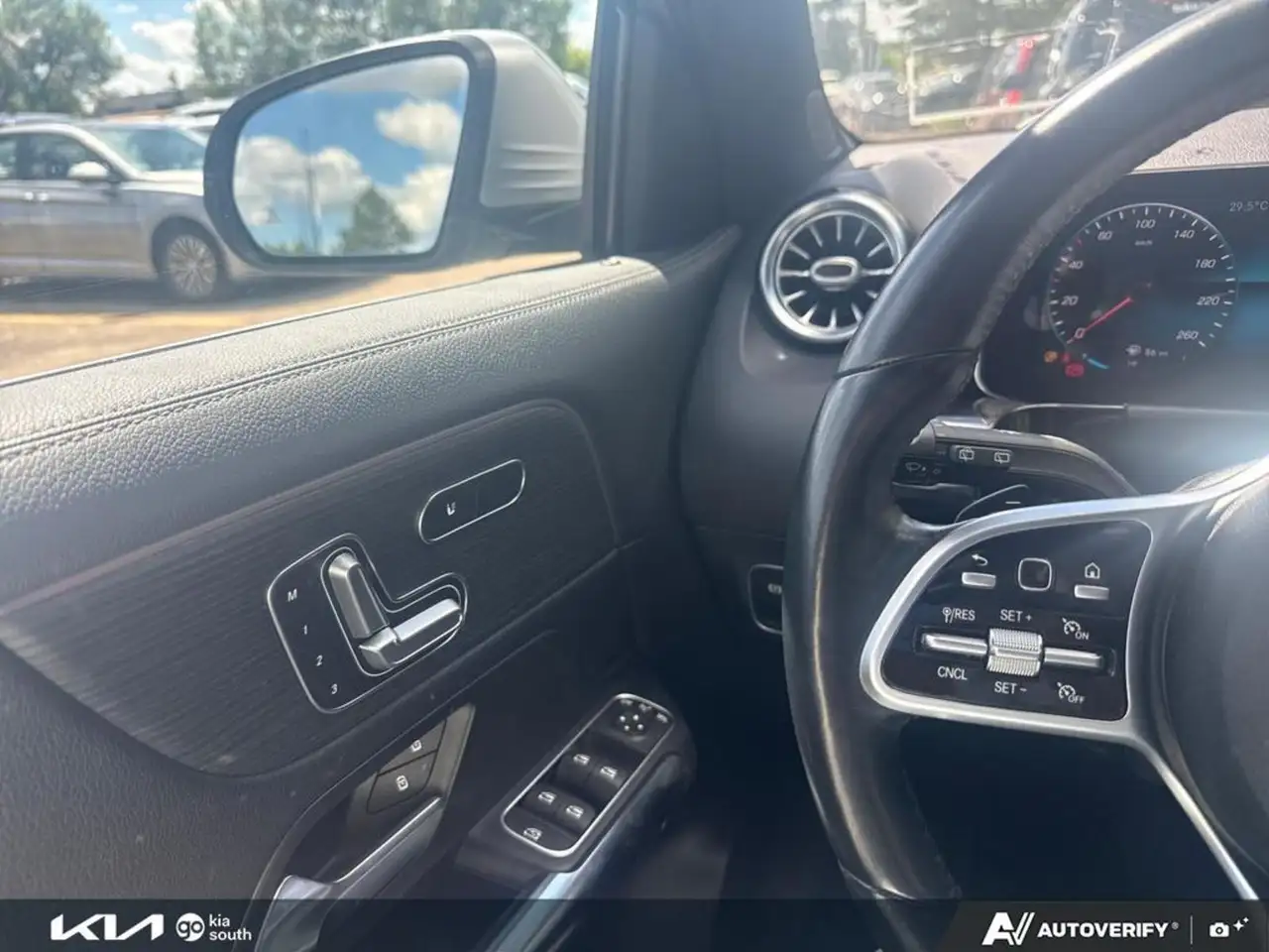 Mercedes-Benz GLA photo Mercedes-Benz GLA