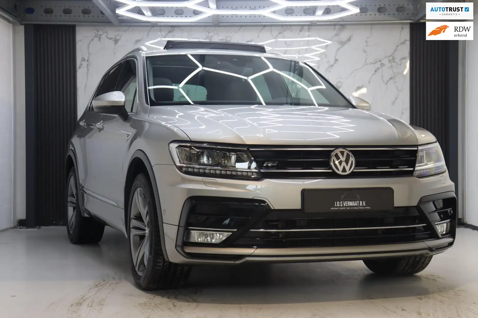 Volkswagen Tiguan 2.0 TSI 4Motion Highline R-line Pano Dynaudio Grijs - 1