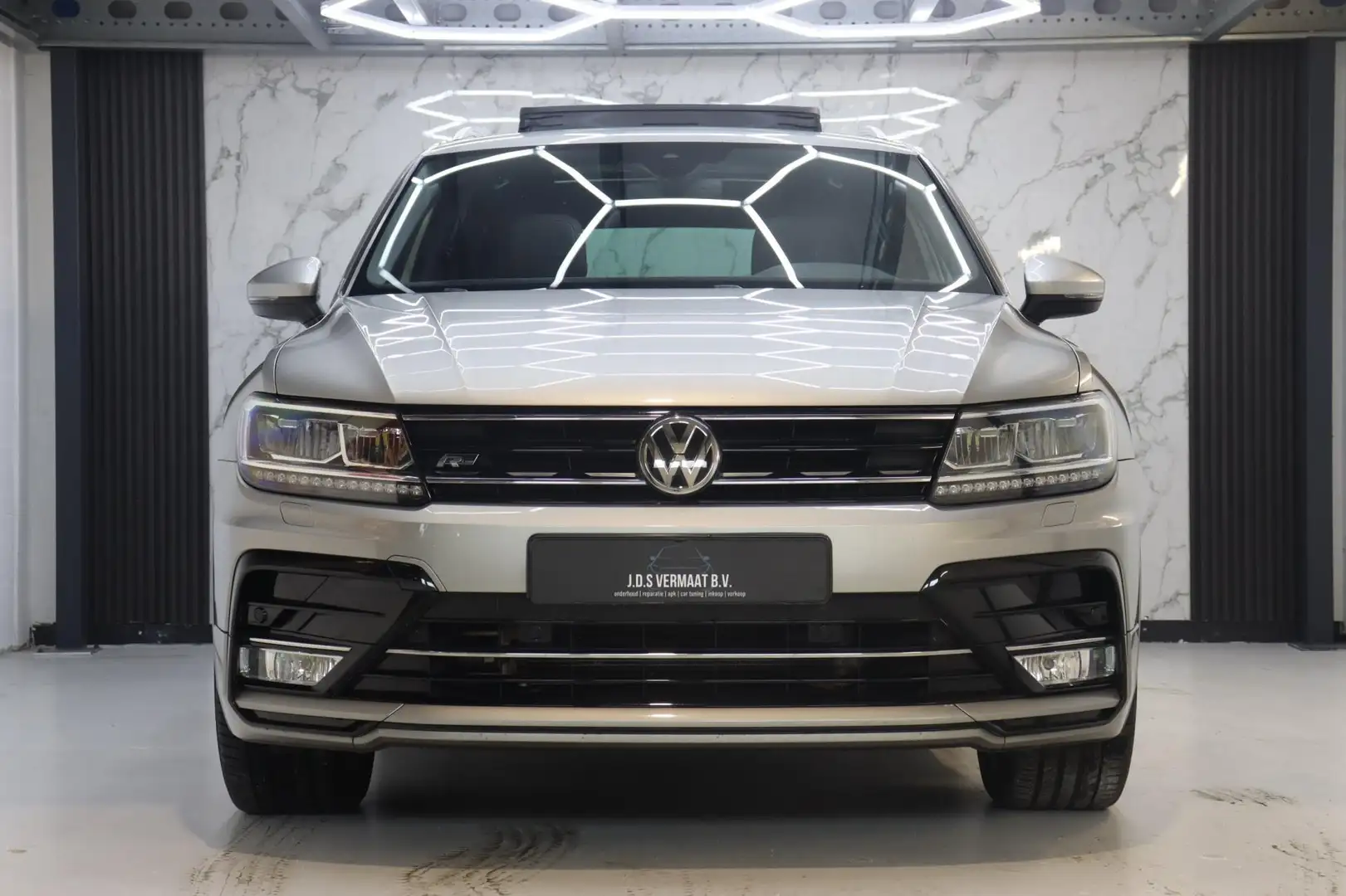 Volkswagen Tiguan 2.0 TSI 4Motion Highline R-line Pano Dynaudio Grijs - 2