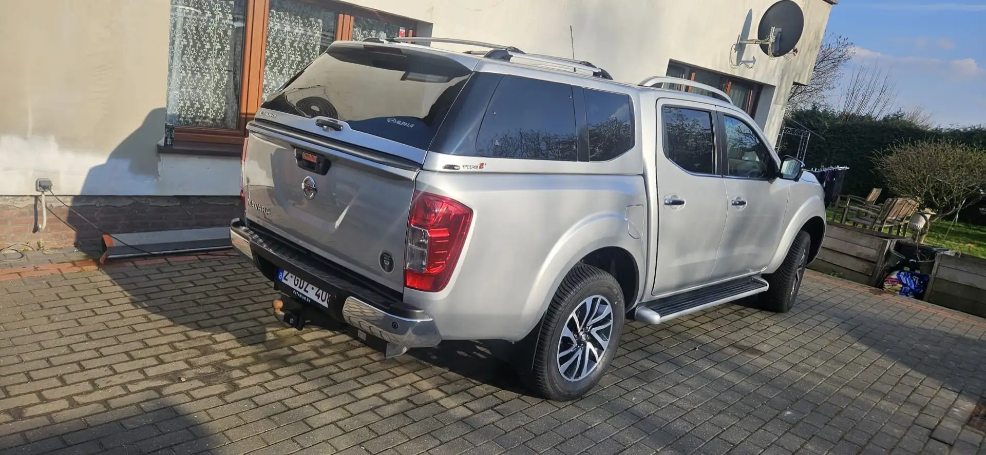 Nissan Navara 2.5 dCi 4x4 juste 7000km ! - 2