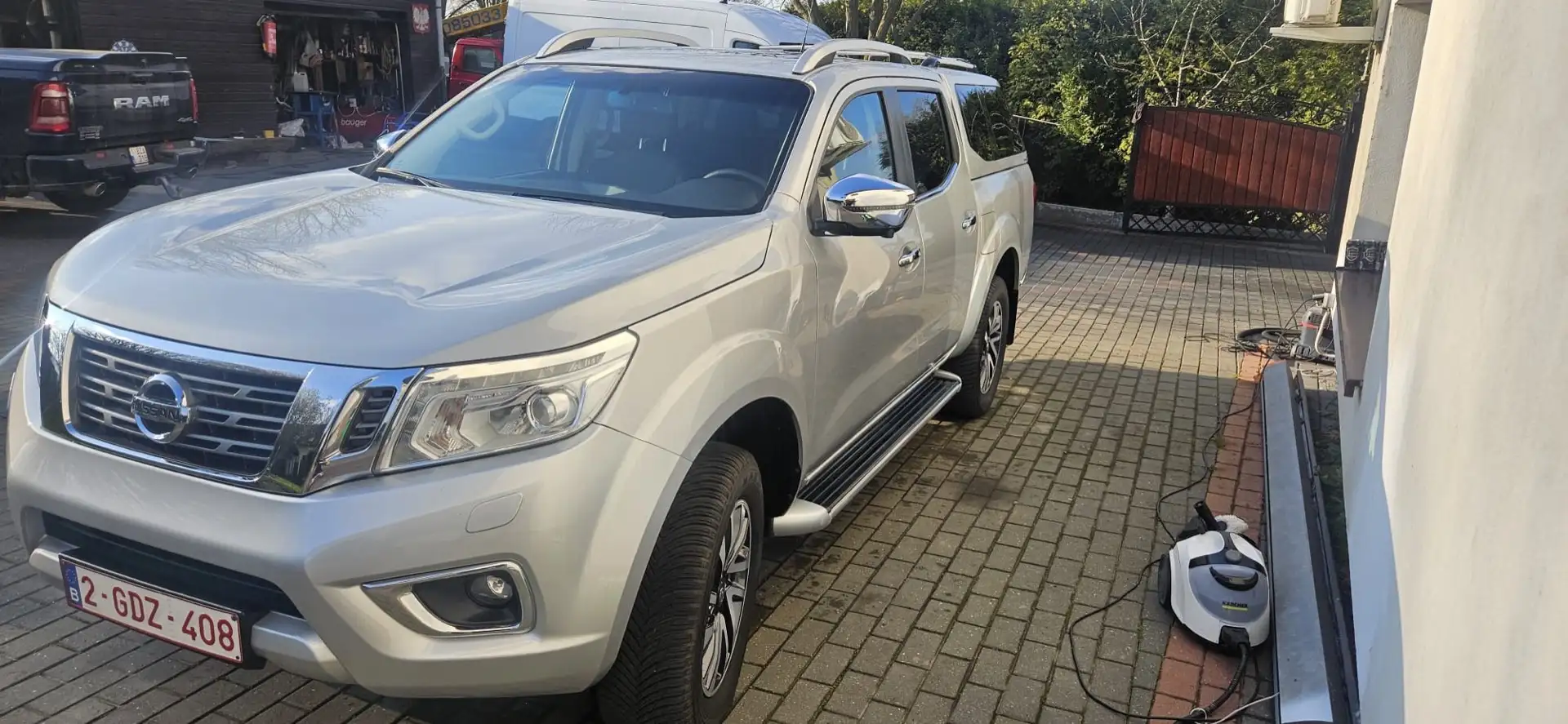 Nissan Navara 2.5 dCi 4x4 juste 7000km ! - 1