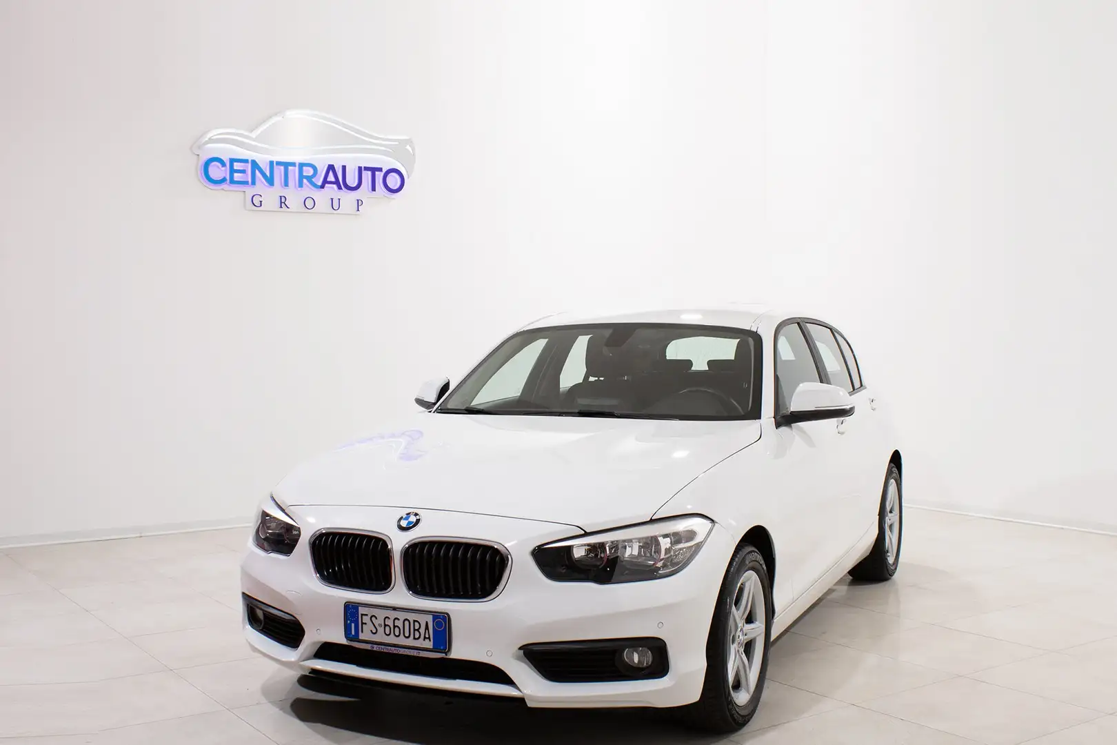 BMW 116 d 116cv Business auto *PARK DISTANCE CONTROL* Weiß - 2