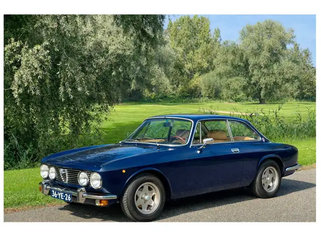Alfa Romeo GTV Lekker GROEN rijden in deze blauwe Bertone GTV2000