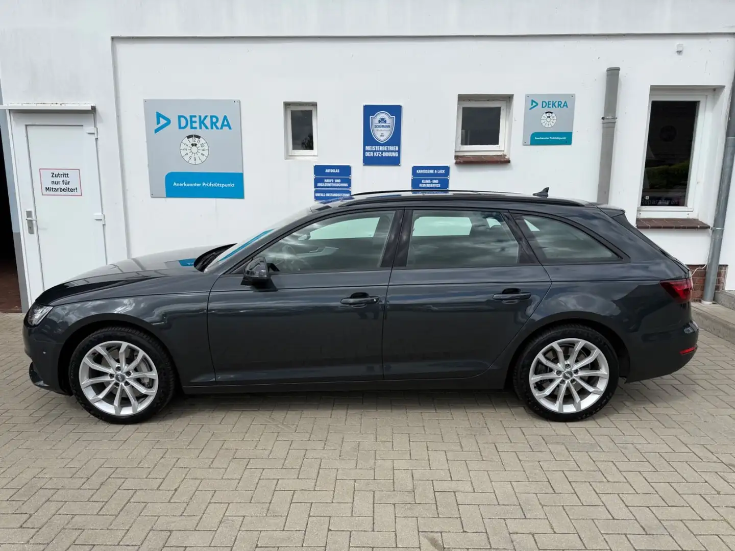 Audi A4 Avant 2.0 TFSI quattro*LED*PANO*AHK* Grijs - 2