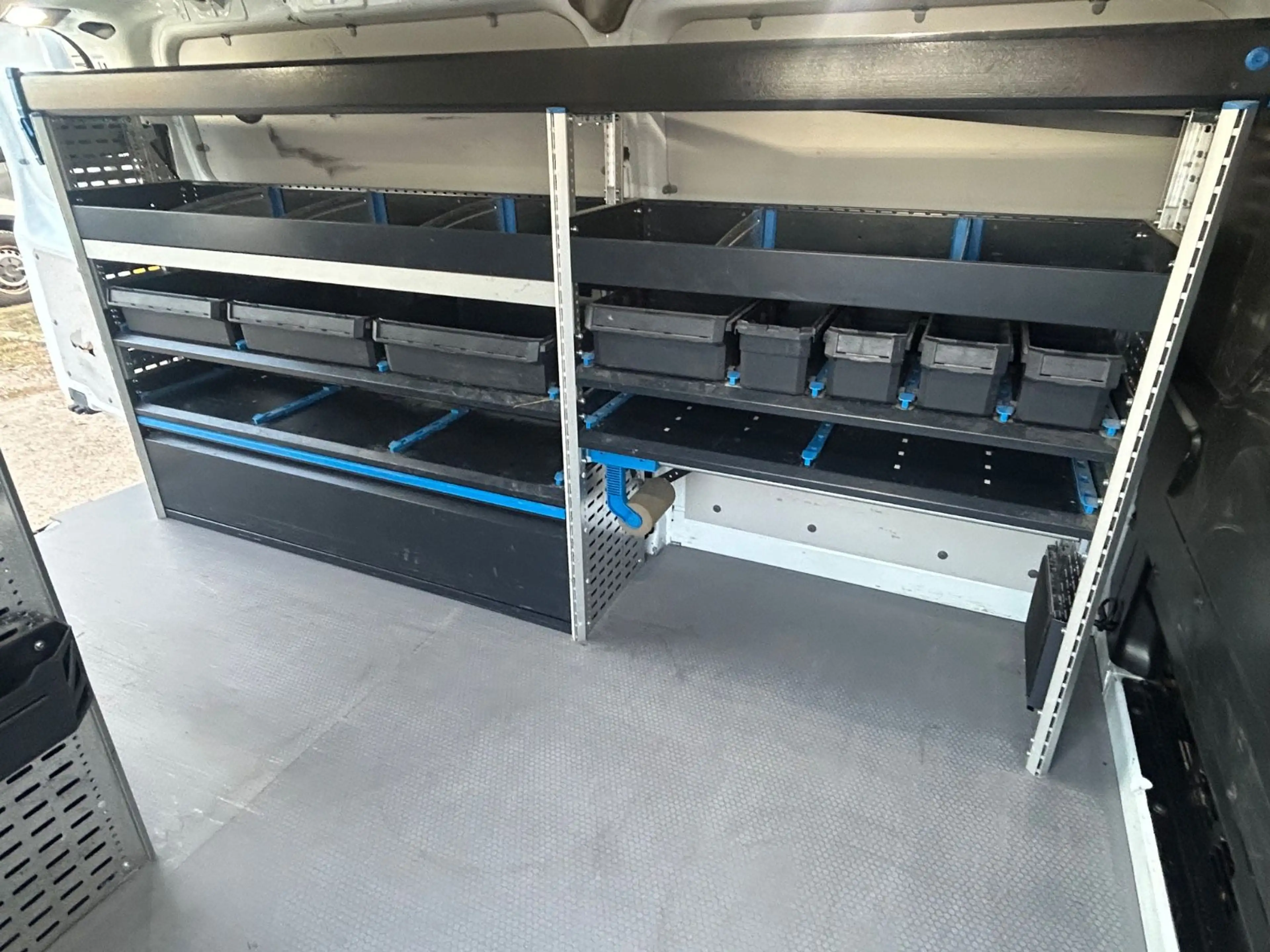 Ford Transit Custom Sortimo Regale Navi AHK-2.650 kg — photo 11
