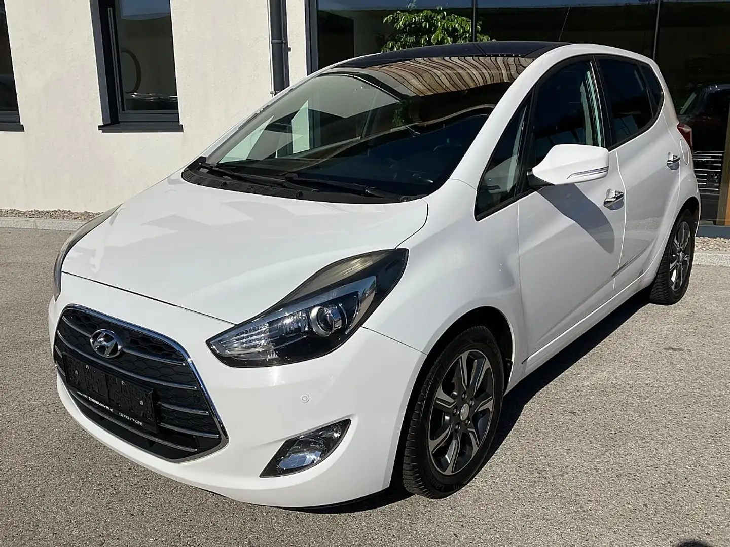 Hyundai iX20 ix20 1.6 CRDI DPF Premium Start/stop Panorama G... Weiß - 1