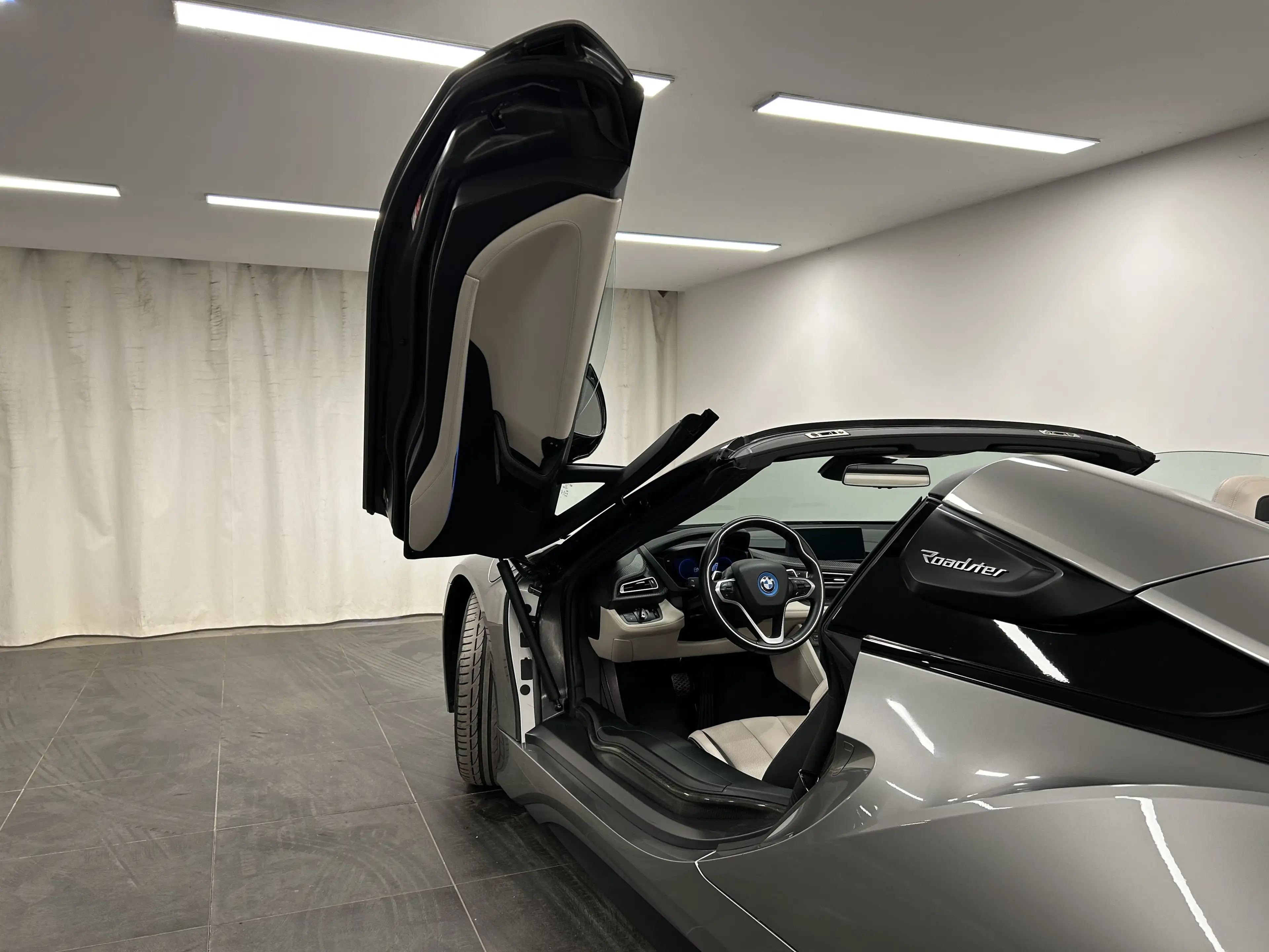 BMW i8 Roadster First Edition 1 of 200 Harman/Kardon Head — photo 15