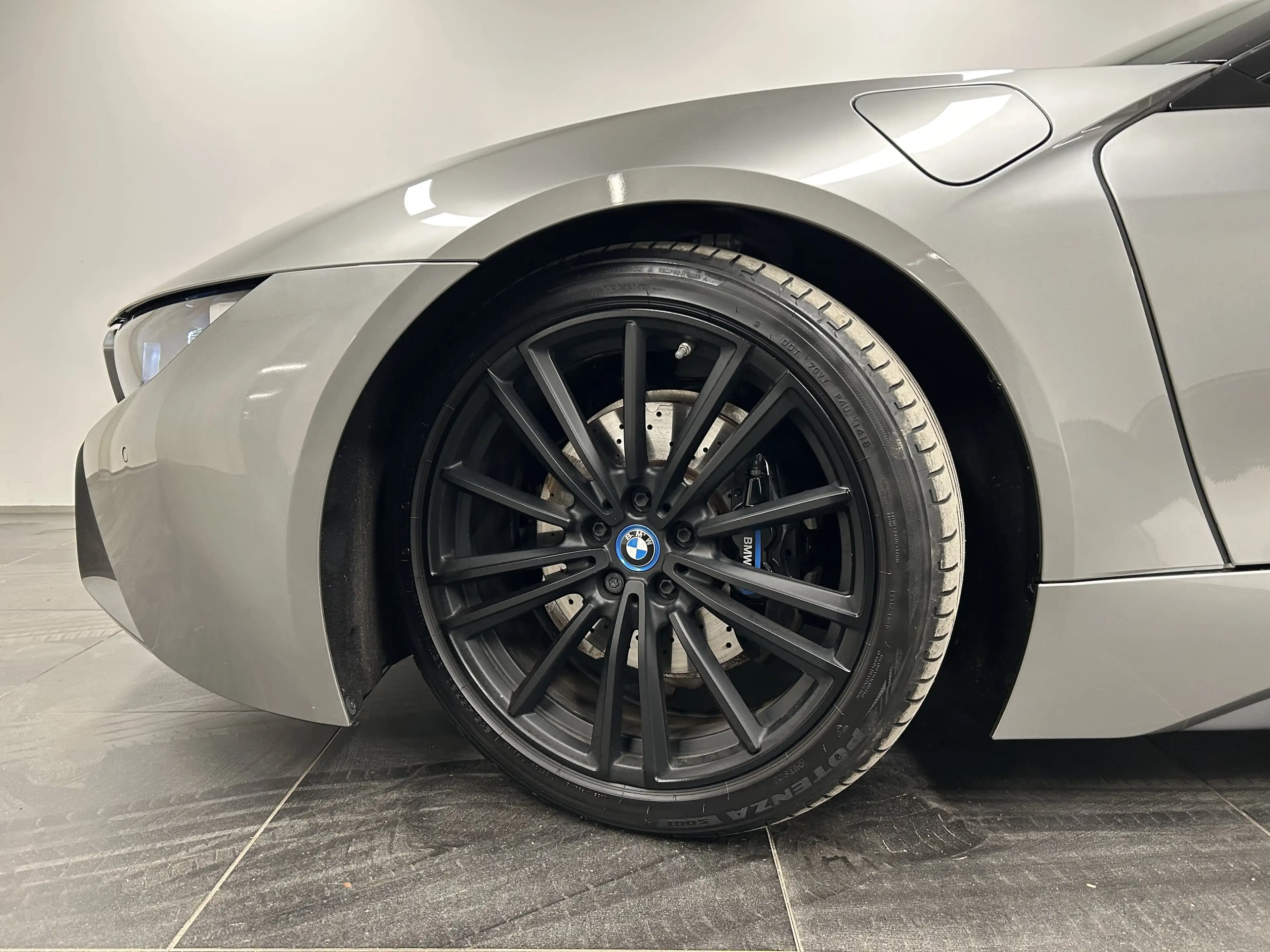BMW i8 Roadster First Edition 1 of 200 Harman/Kardon Head — photo 9