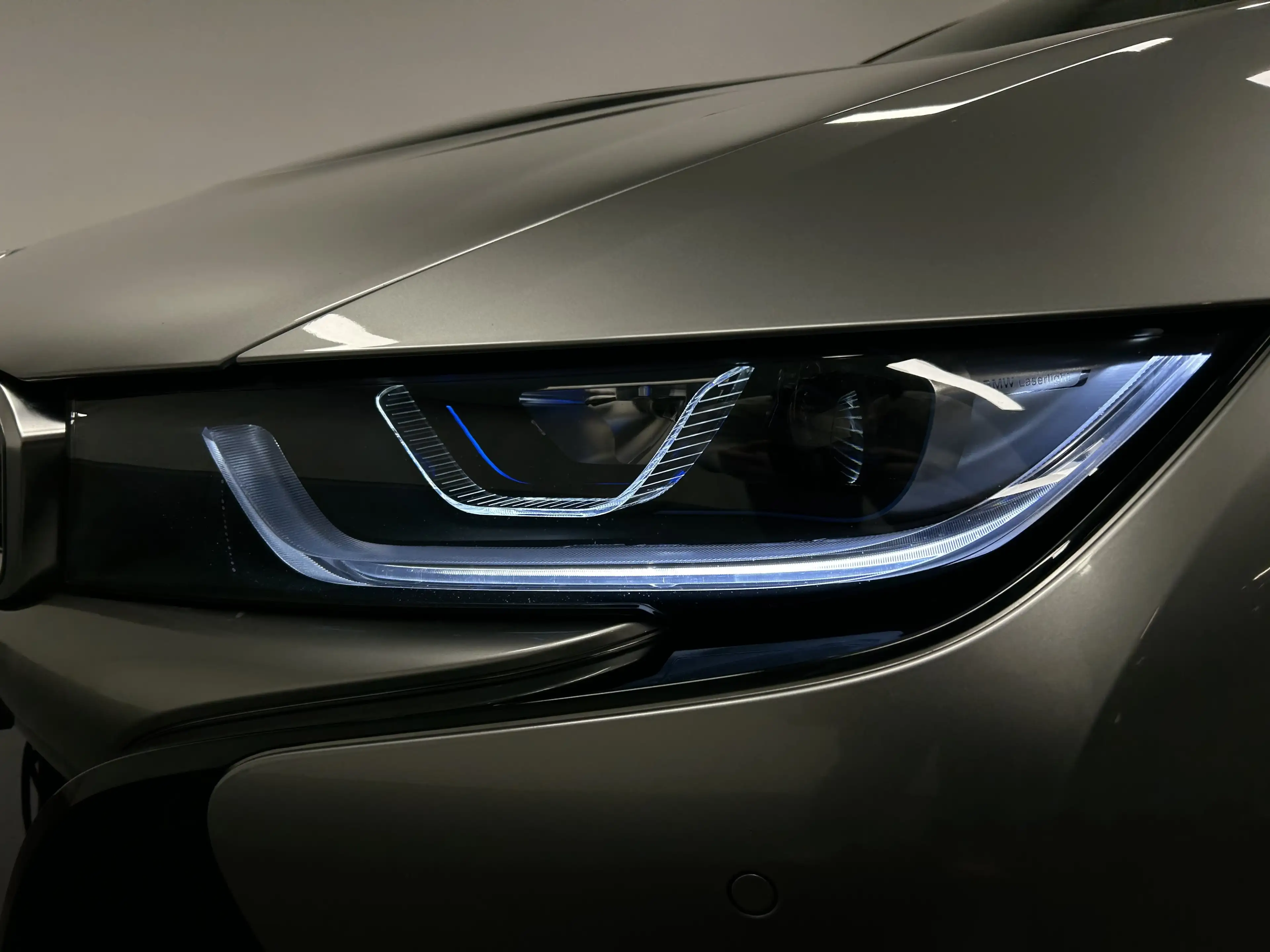 BMW i8 Roadster First Edition 1 of 200 Harman/Kardon Head — photo 11