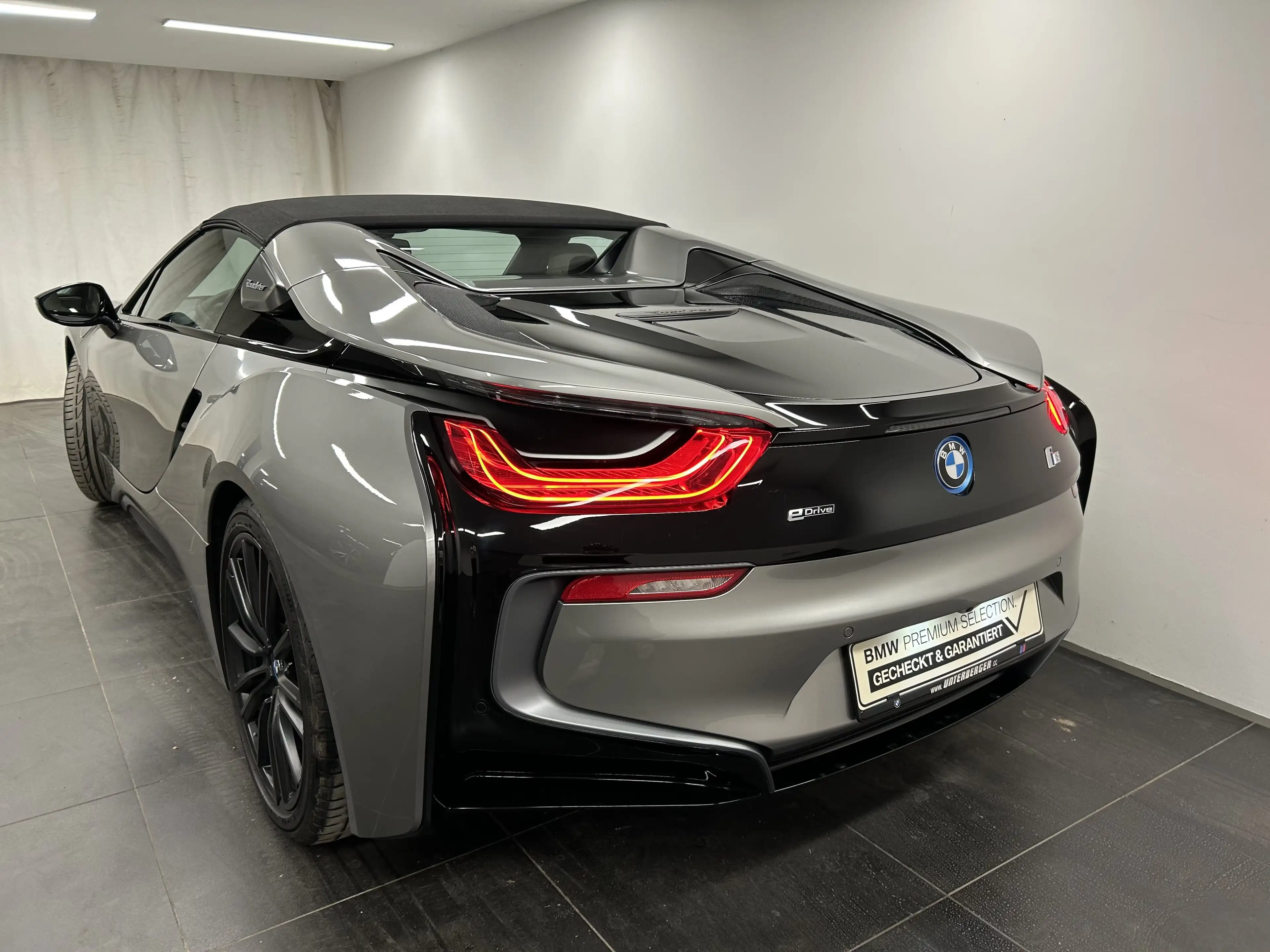 BMW i8 Roadster First Edition 1 of 200 Harman/Kardon Head — photo 12