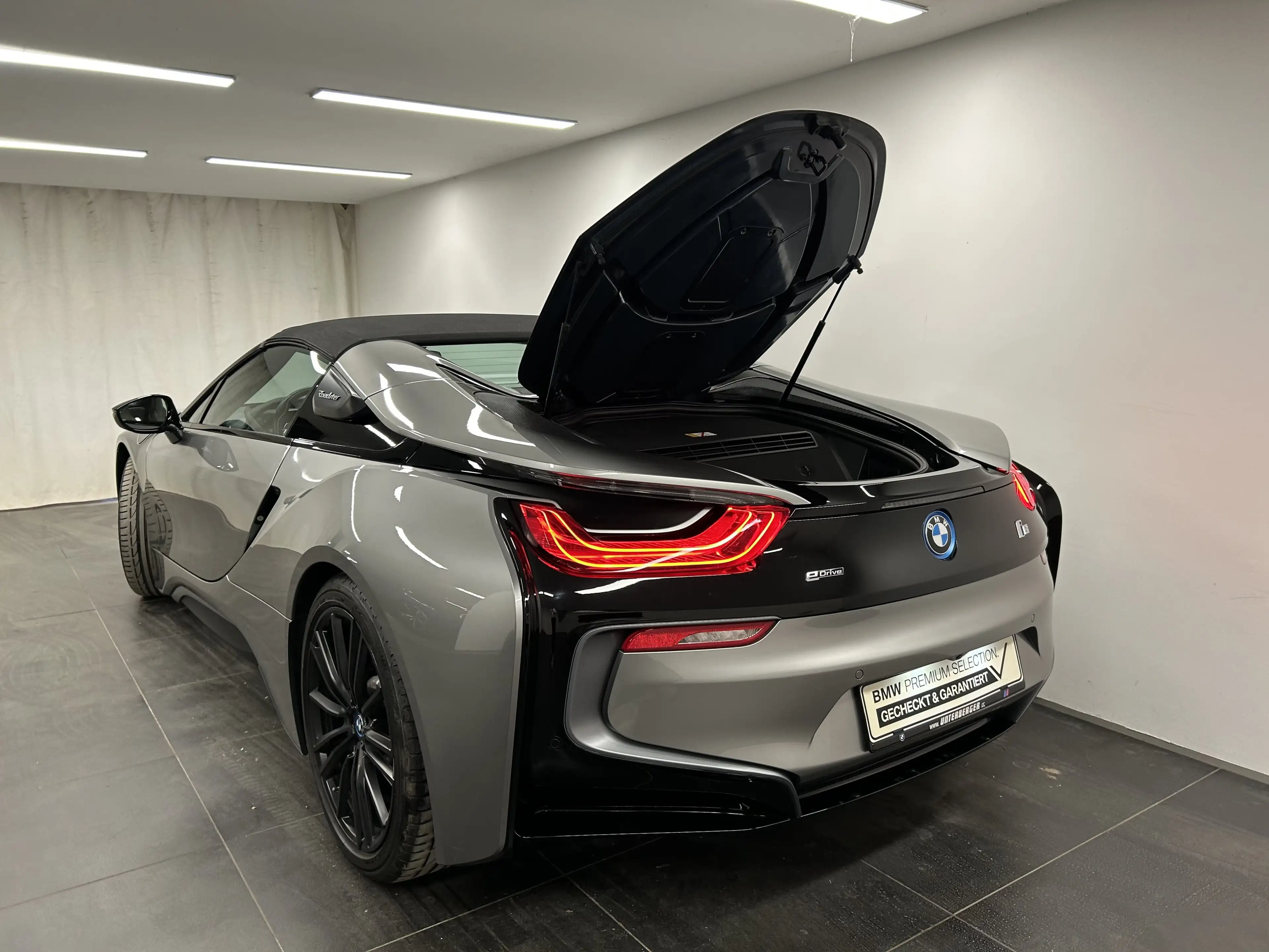 BMW i8 Roadster First Edition 1 of 200 Harman/Kardon Head — photo 13