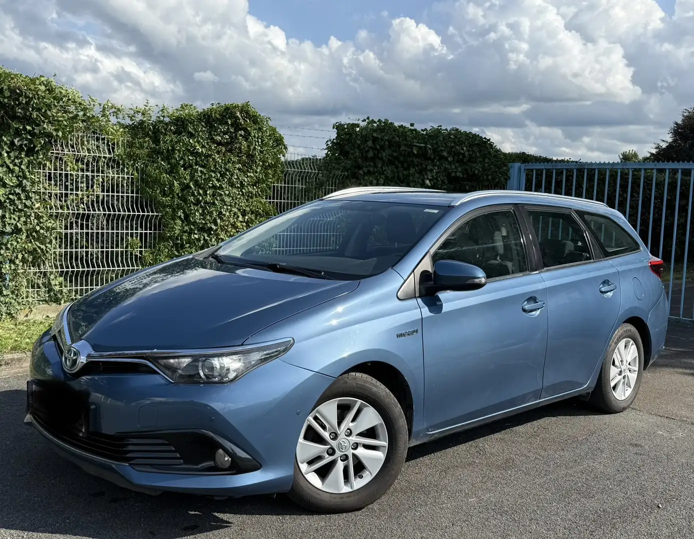 Toyota Auris 1.8 Hybrid Executive Blau - 1