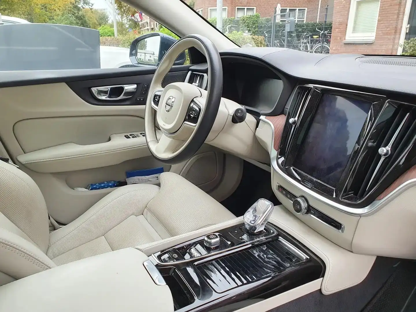 Volvo V60 2.0 T8 TWIN ENGINE AWD Blauw - 2