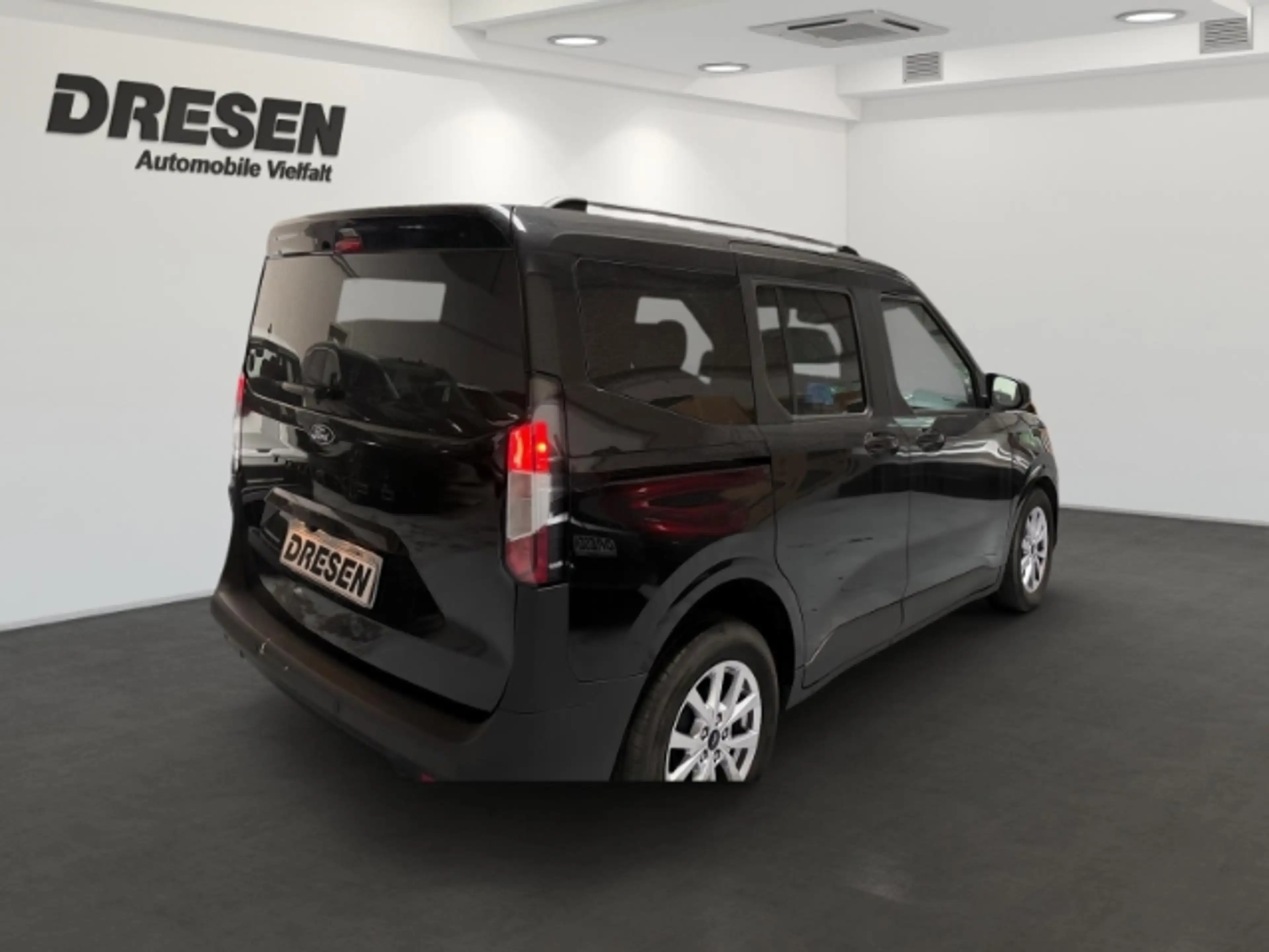 Ford Tourneo Courier 1.0 EcoBoost Titanium Kamera+Navigation+Tempomat — photo 3