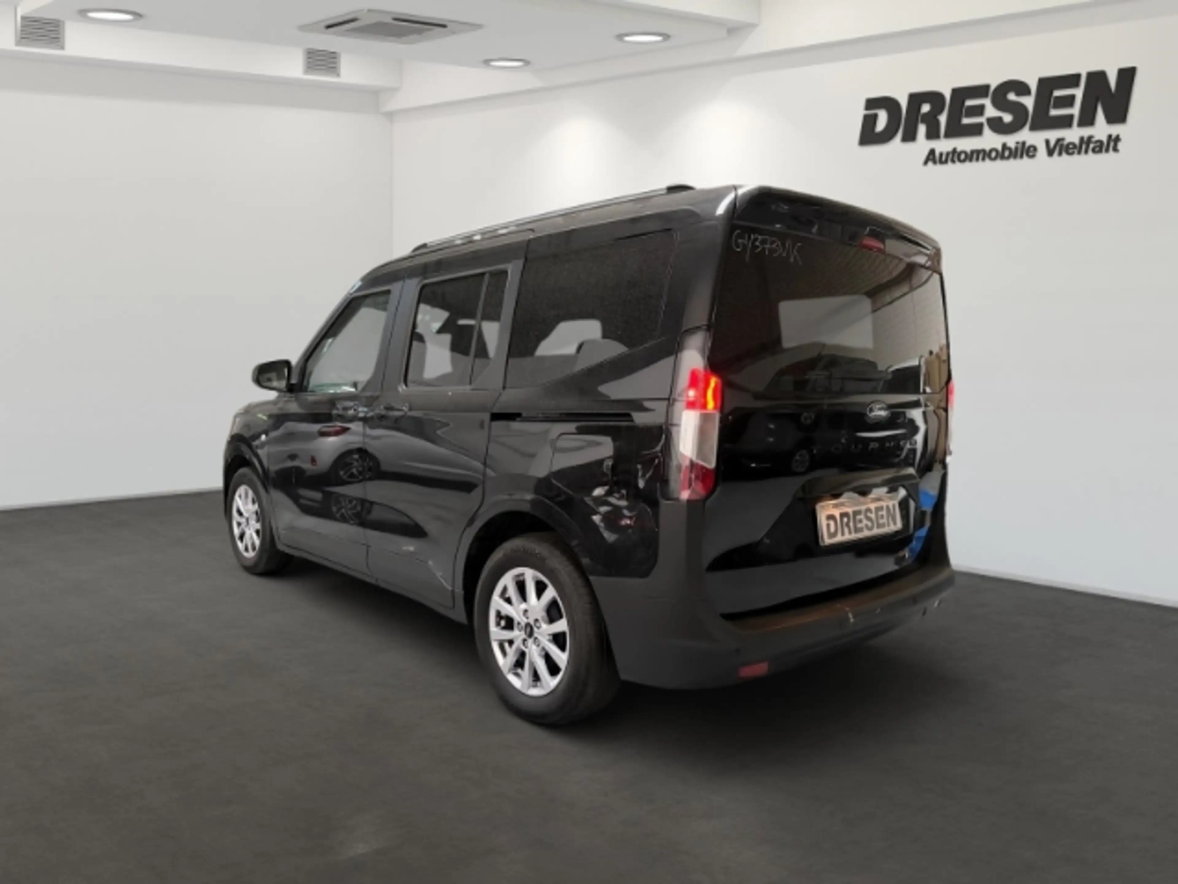Ford Tourneo Courier 1.0 EcoBoost Titanium Kamera+Navigation+Tempomat — photo 4