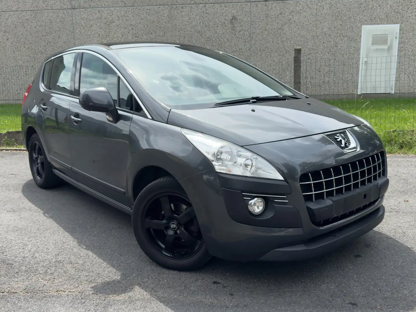 Peugeot 3008 3008 120 VTi Premium Pano.Dak/ Gekeurd Voor Verk. Šedá - 1