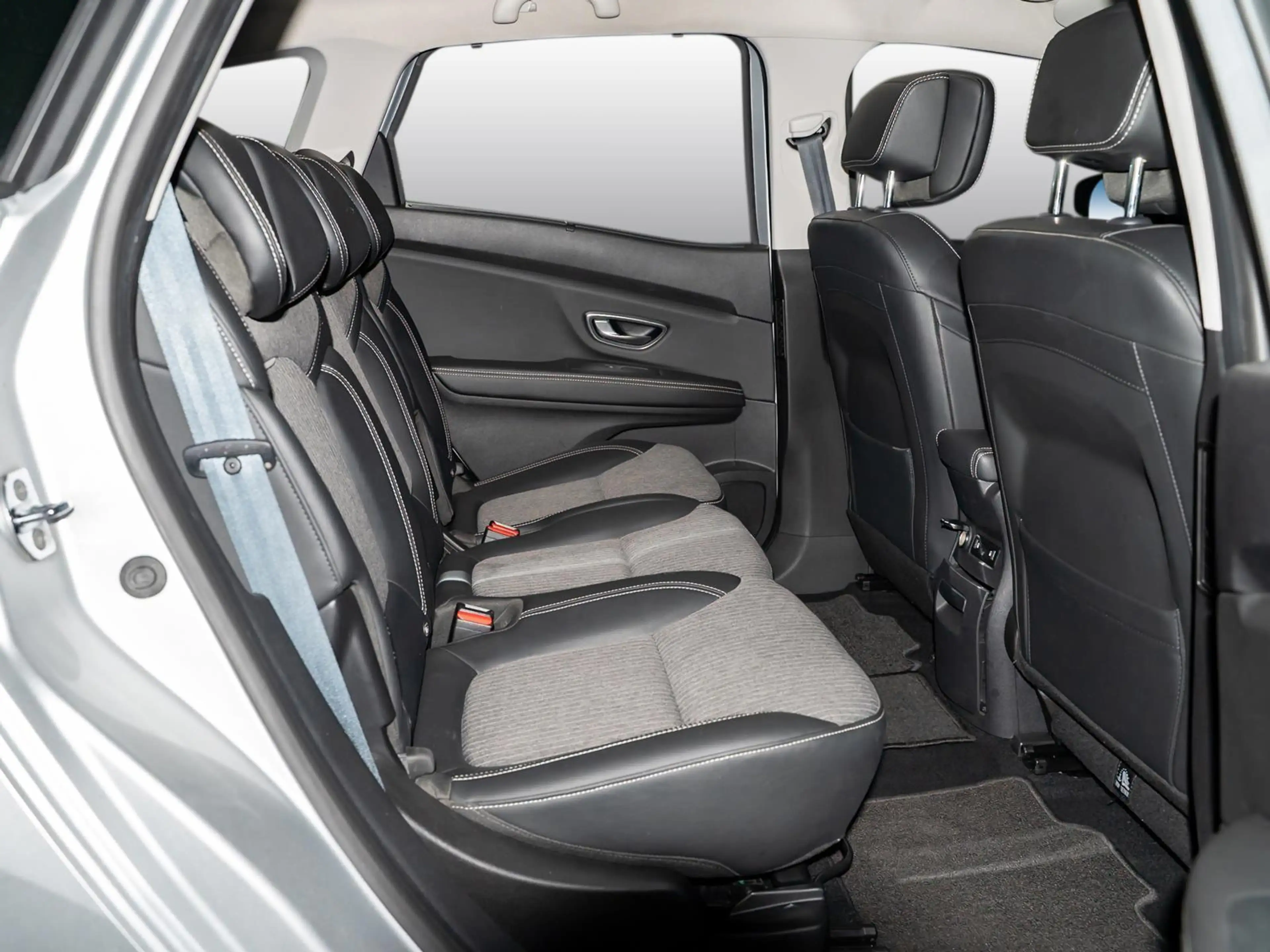 Renault Scenic INTENS TCe 140 GPF NAVI PDC KLIMA — photo 3