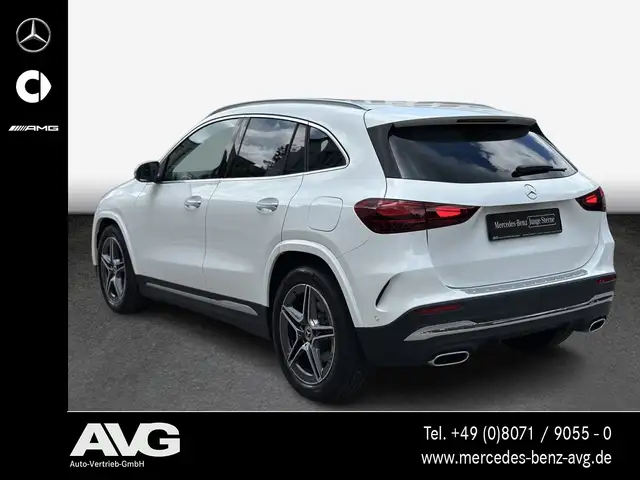 Mercedes-Benz GLA view 4