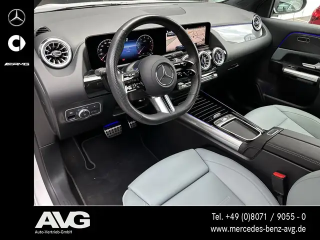 Mercedes-Benz GLA view 11