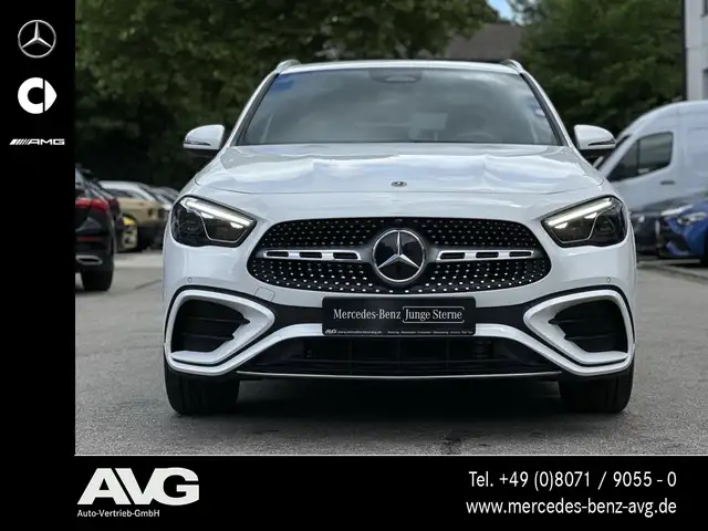 Mercedes-Benz GLA view 5