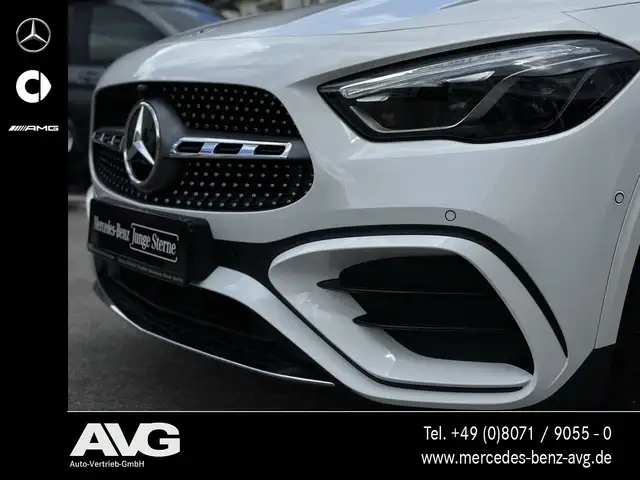 Mercedes-Benz GLA view 9