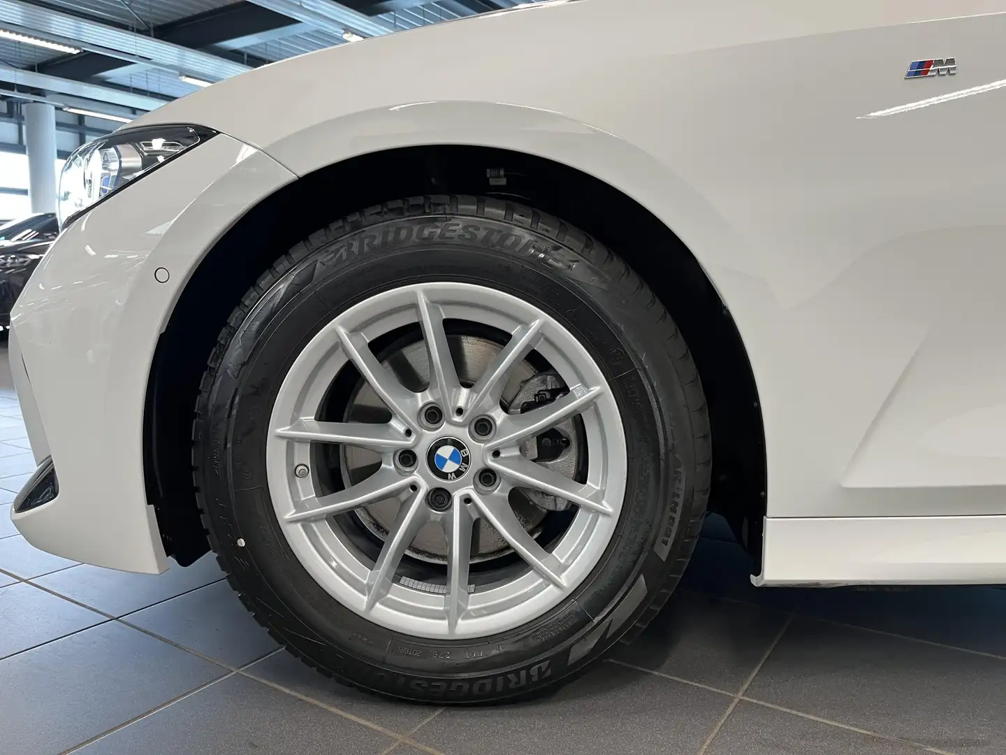 BMW 320 d Touring M Sport HUD PANO ACC AHK RFK NAVI Blanc - 2