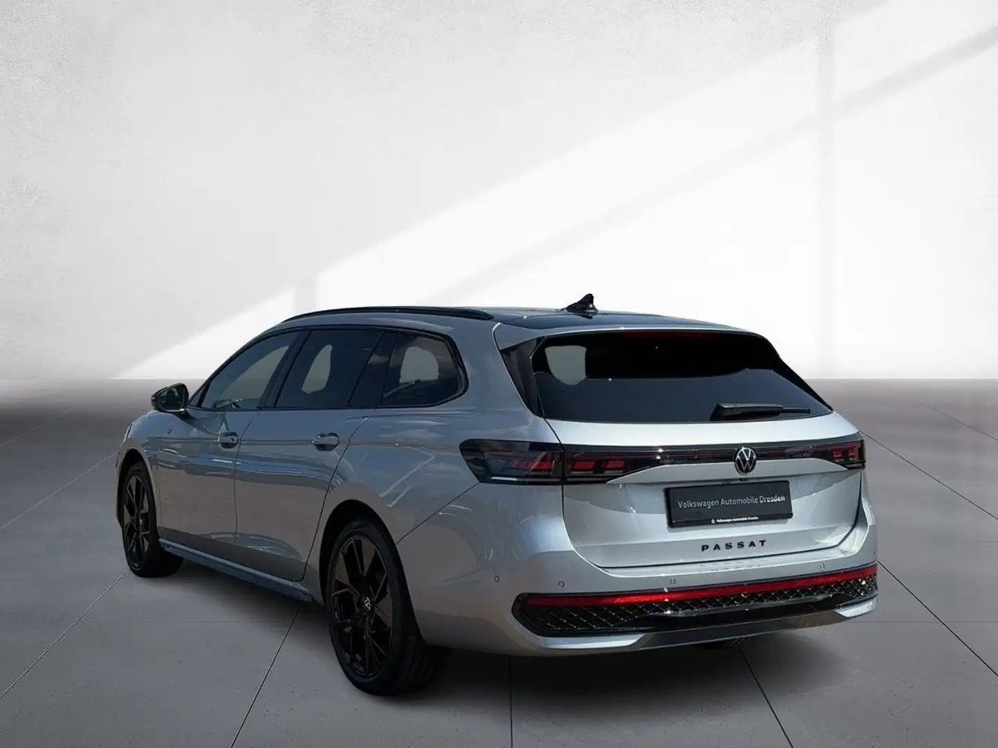 Volkswagen Passat Variant 2.0 TDI DSG 4M R-Line Silber - 2