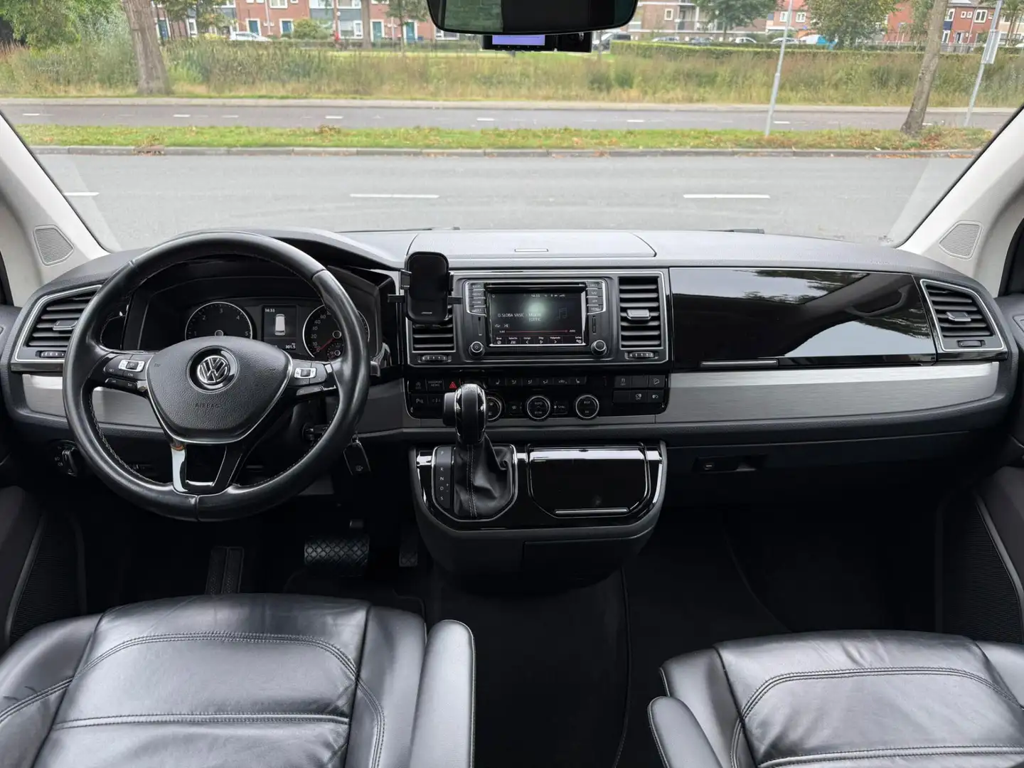 Volkswagen Transporter Multivan 2.0 TDI L1H1 4Motion Highline Grijs - 2