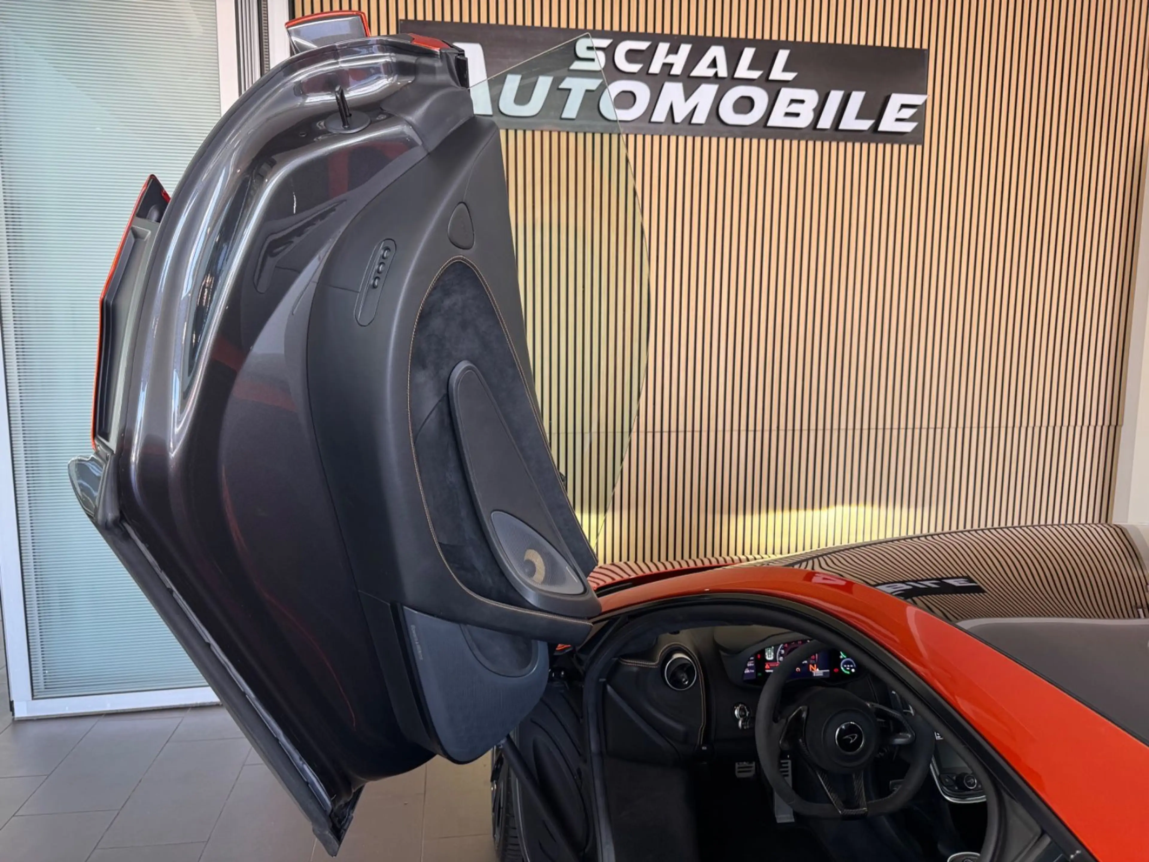 McLaren 570GT 3.8 V8 *LIFT*B&W*SoftClose*PANO*Carbon*CAM — photo 10
