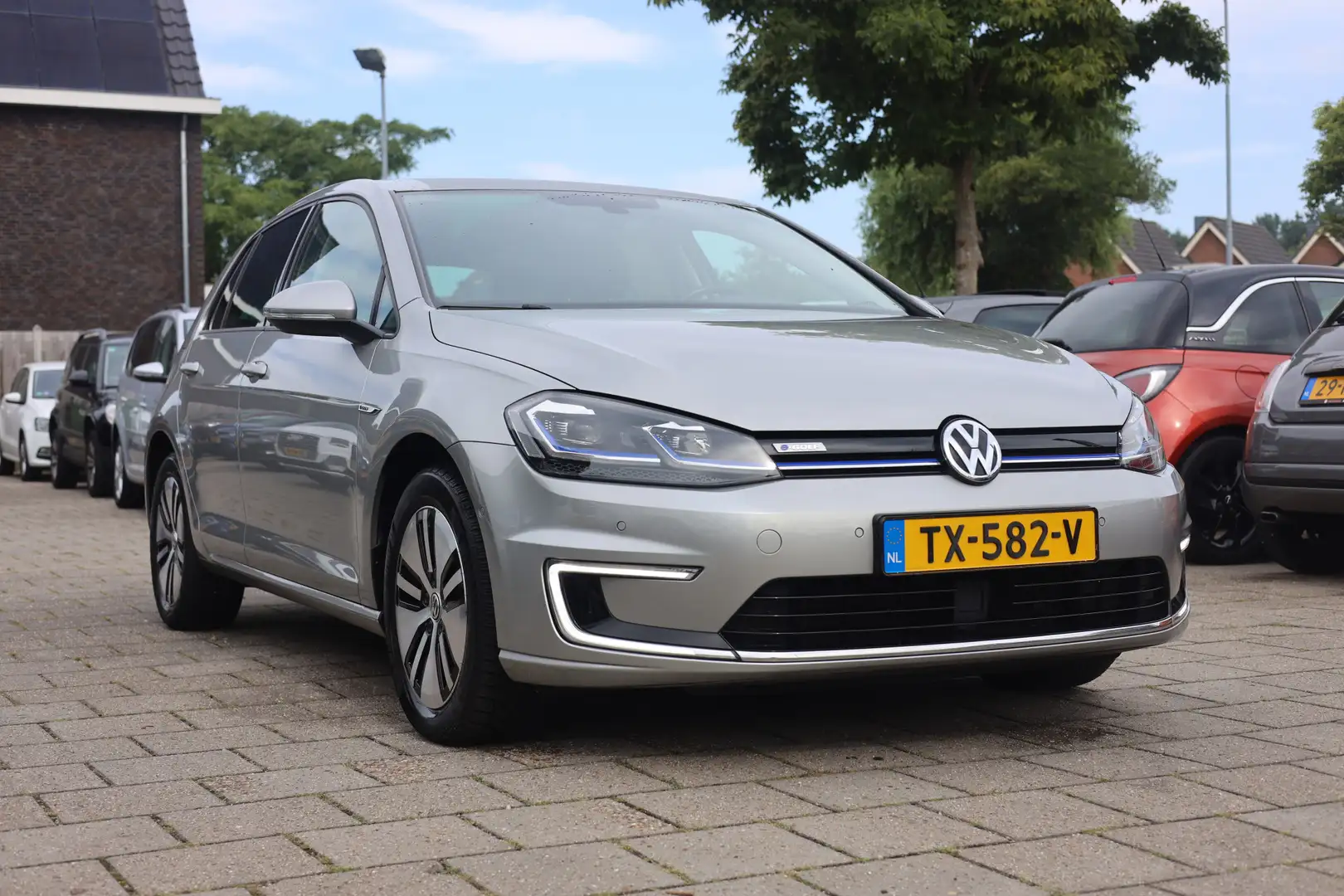 Volkswagen e-Golf E-GOLF I CARPLAY I ADAPTIEF CRUISE I LED Gri - 2