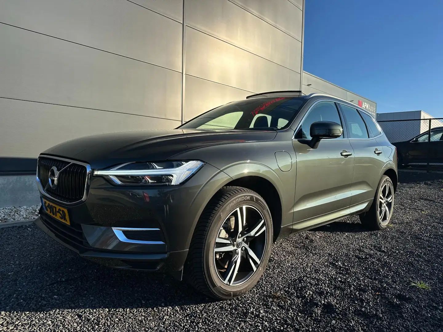 Volvo XC60 2.0 T8 Twin Engine AWD Momentum Pro Panodak | Clim Gris - 2