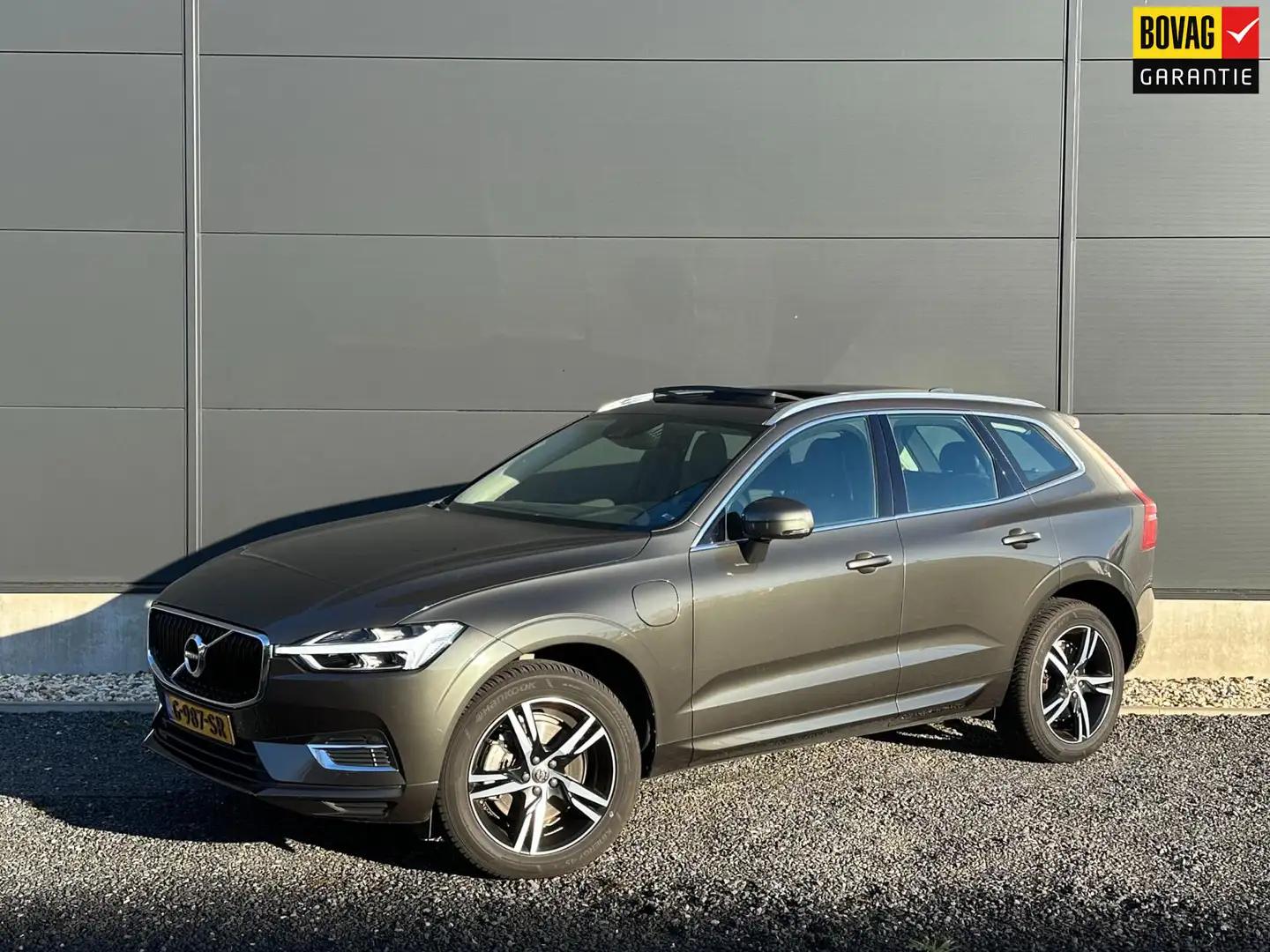 Volvo XC60 2.0 T8 Twin Engine AWD Momentum Pro Panodak | Clim Gris - 1