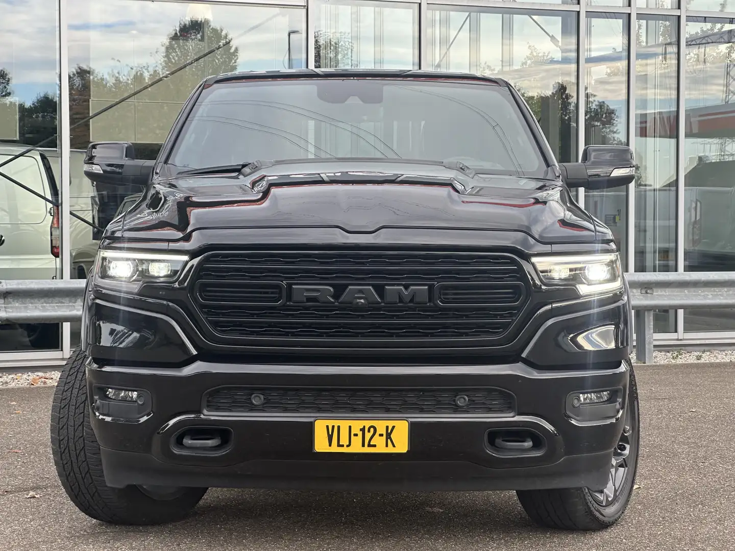 Dodge RAM 1500 5.7 V8 4x4 Crew Cab Limited | NL-auto | 1e ei Zwart - 2