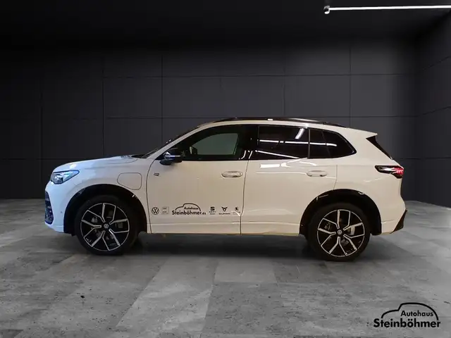 Volkswagen Tiguan view 3