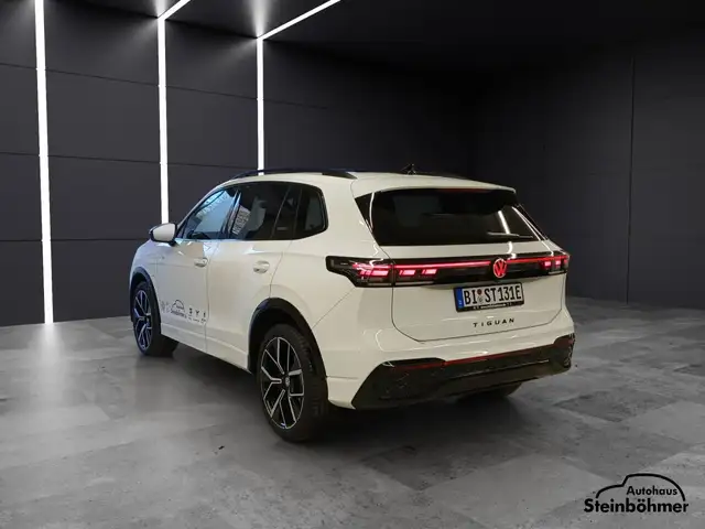 Volkswagen Tiguan view 4